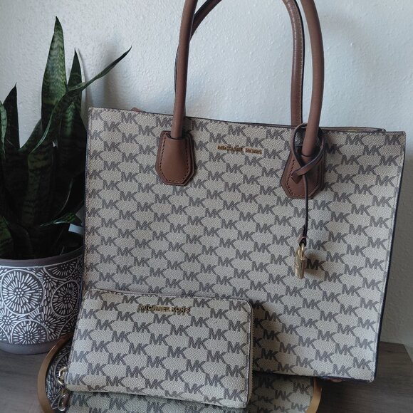 LARGE MICHAEL KORS TOTE AND WALLET - Picture 1 of 1